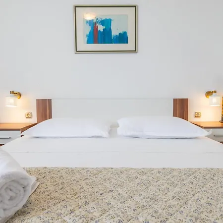 Laura On The First Floor Apartament Makarska
