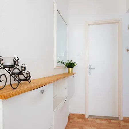 Appartamento Laura On The First Floor Makarska